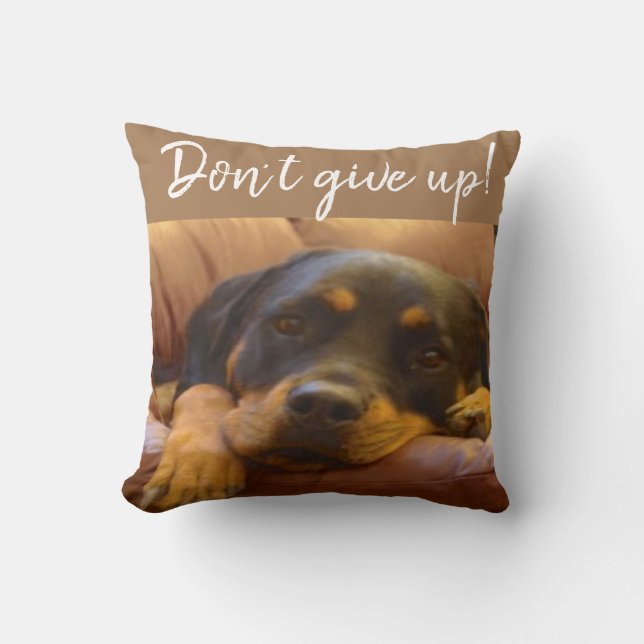 Cojín Decorativo Rottweiler Puppy no se rinden (Anverso)