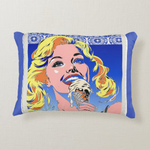 Cojín Decorativo Rubia Comiendo Helado Estilo Pop Art Colorido de l