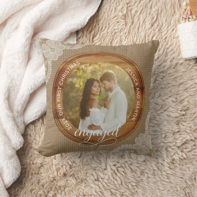 Cojín Decorativo Rustic Burlap and Lace First Christmas engaged (Manta)