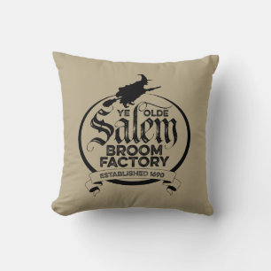 Cojín Decorativo Salem Witch Broom Factory - gótica vintage diverti