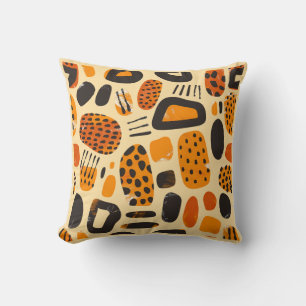 Cojín Decorativo "Savanna Pop: Vibes tribales en Naranja y negro"