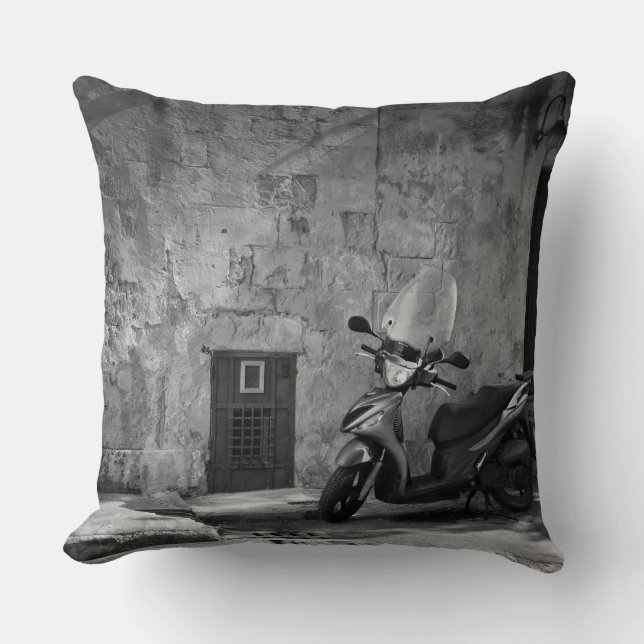 Cojín Decorativo Scooter en blanco y negro (Anverso)
