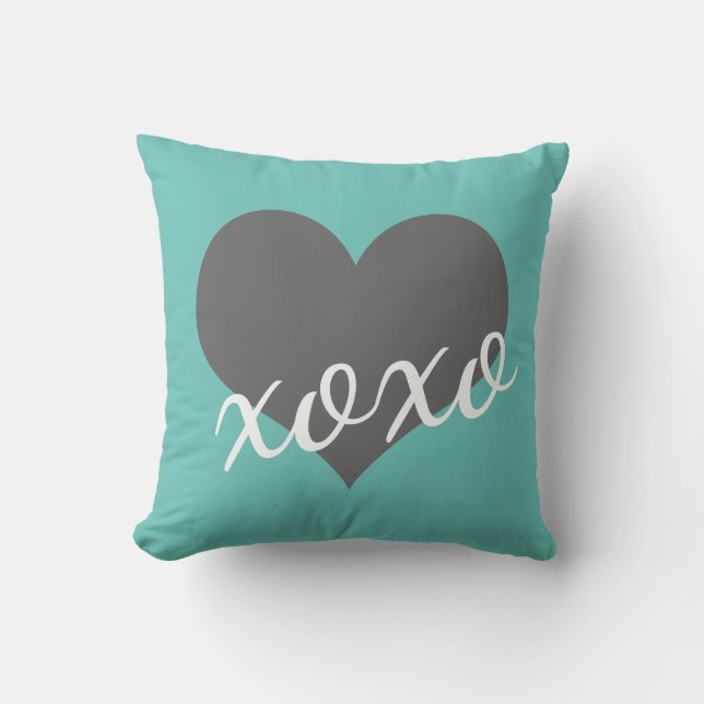 Cojín Decorativo script XOXO en corazón gris | (Anverso)