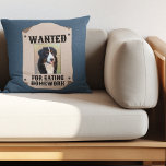 Cojín Decorativo Se Quiere Comer Foto De Perro Personalizado De Hog<br><div class="desc">Esta almohada divertida de tiro está lista para ser personalizada con una foto de su perro (o de cualquier otro mascota) y está al estilo de un poster occidental de moda antigua con el texto QUERIDO PARA COMER TRABAJO EN EL HOGAR.</div>