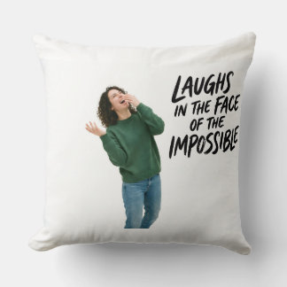 Cojín Decorativo "Se ríe en la cara de lo imposible" — Throw Pil