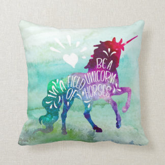Cojín Decorativo Sea un unicornio en un campo de los caballos