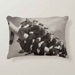 COJÍN DECORATIVO SEAMEN EN UN ARMA NAVAL CABLE SEAMAN DAVID RALPH B