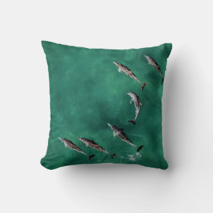 COJÍN DECORATIVO SEIS DELFINES EN AGUA TRANQUILA