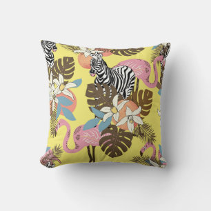 Cojín Decorativo Selva Flamingo: Patrón Animal Exótico.