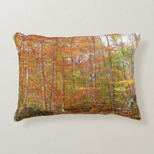 Cojín Decorativo Sendero de otoño con luz solar moteada en Laurel H