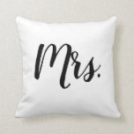 Cojín Decorativo Señora Script Bedroom Wedding Pillow<br><div class="desc">Nuestra "señora" almohada de la escritura es el regalo perfecto para nuevamente se casa.</div>