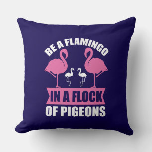 Cojín Decorativo Ser Un Flamenco En Una Bandada De Palomas