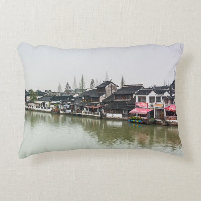 Cojín Decorativo Shanghai, China, Mar 30, 2017, Wooden historic bui (Anverso)