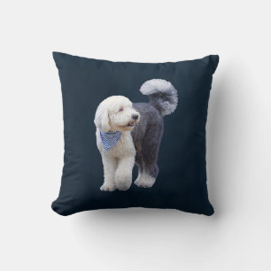 Cojín Decorativo Sheepadoodle con bufanda azul a cuadros