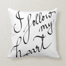 Cojín Decorativo Sigo mi negro de la caligrafía del corazón moderno