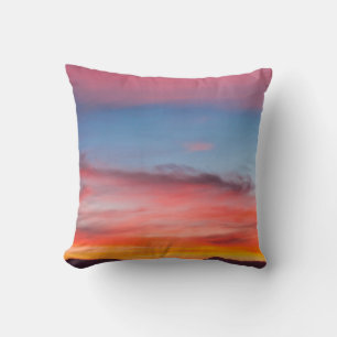 COJÍN DECORATIVO SILHOUETTE DE MONTAÑA BAJO FOTO DE CIELO AZUL CLAR