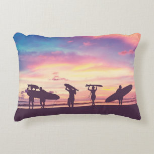 Cojín Decorativo Silhouette Of surfer people carrying their surfboa