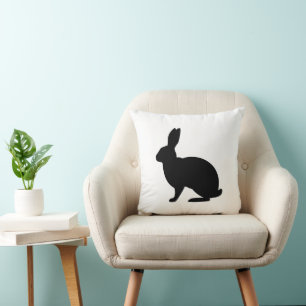 Cojín Decorativo Silueta de conejo negro minimalista sobre fondo bl