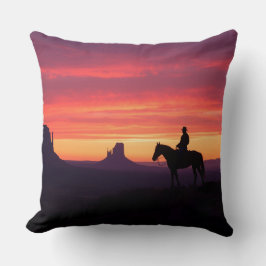 Cojín Decorativo Silueta icónica del atardecer occidental en Monume