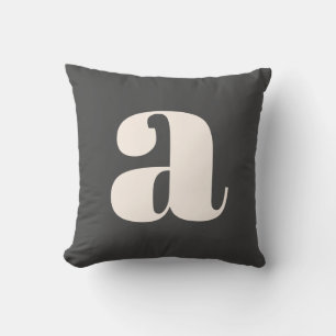 Cojín Decorativo Simple Monograma Inicial Retro Negrita en Blanco y