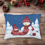 Cojín Decorativo Snowman Knitting Christmas Scarf<br><div class="desc">Cartoon illustration of two adorable snowmen dressed in knitted hats and scarves. The big snowman is knitting an oversized scarf for the little one. The scarf is already wrapped several times around the cute little snowman.</div>