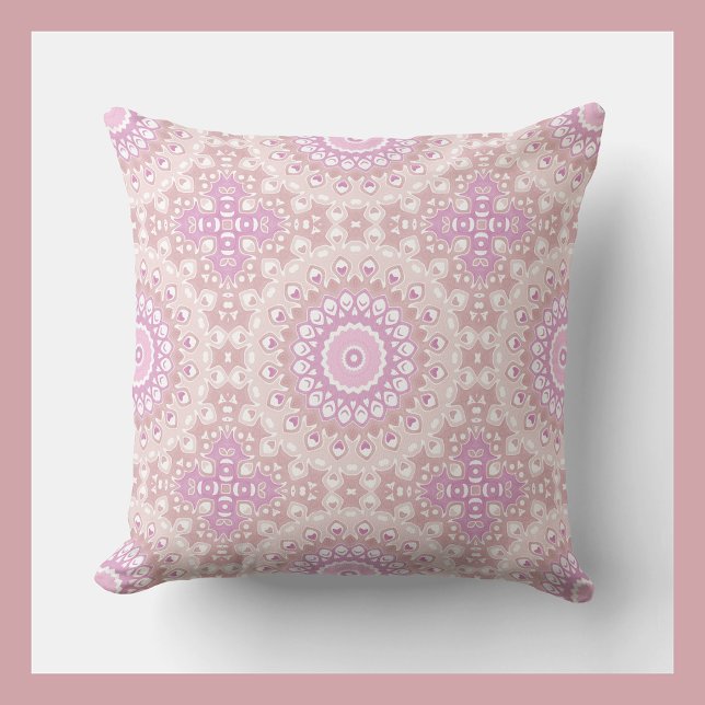 Cojín Decorativo Soft Pink Mandala with Heart and Petal Motifs (Subido por el creador)