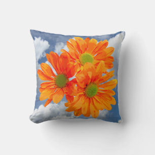 Cojín Decorativo Sólo 3 Gerbera Daisy Blossoms + tu texto e ideas