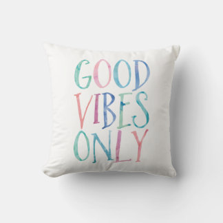 Cojín Decorativo Sólo buenos vibraciones - Tipografía de acuarela c
