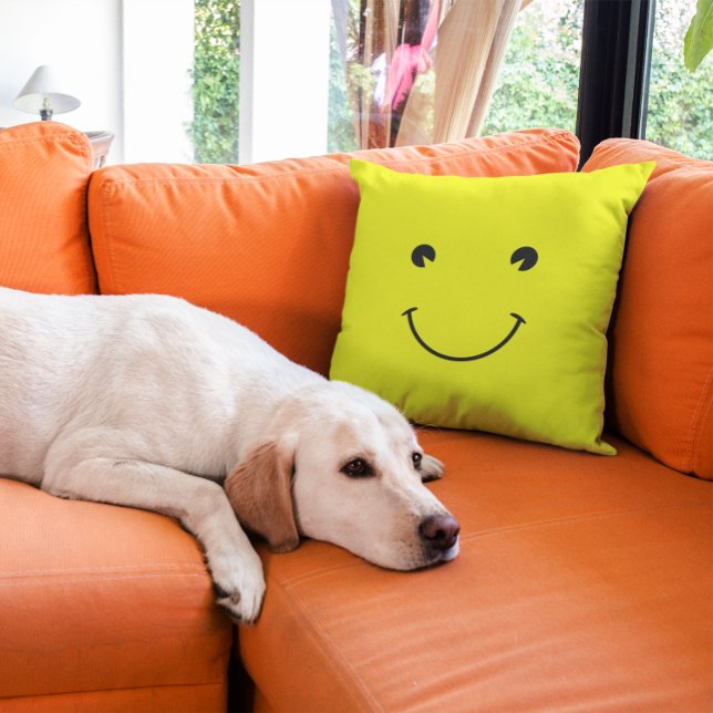 Cojín Decorativo Sonrisa retro brillante amarilla (Bright Yellow Smile Throw Pillow)