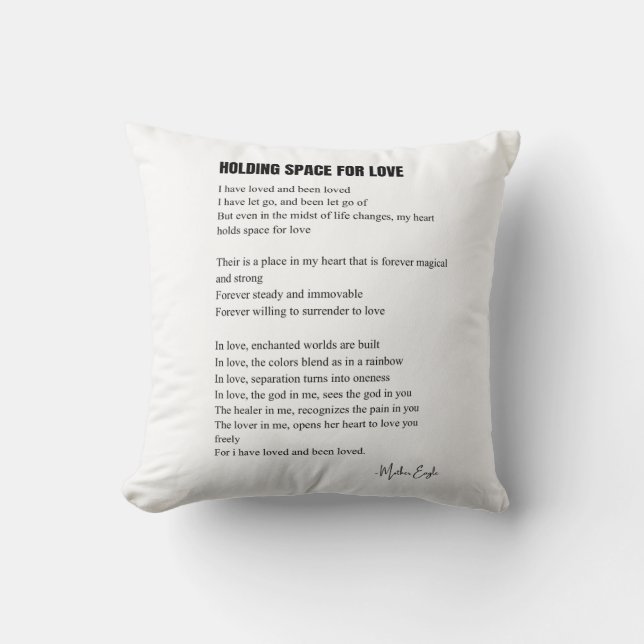 Cojín Decorativo Sosteniendo el Espacio para el poema de amor (Anverso)