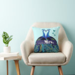 Cojín Decorativo Soy su Sra. Peacock Pillow<br><div class="desc">Invitaciones verde azuladas a una boda de pavo real</div>