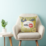Cojín Decorativo Soy su Sra. Red Lips Lemon Zest Vintage Peacock<br><div class="desc">Soy su Sra. Red Lips Lemon Zest Yellow y Lavender Purple Vintage Floral Peacock combinado con Vintage Yellow y Green Floral Pattern. Puede personalizar este bello y elegante elemento caprichoso púrpura, verde amarillo y negro almohada de pavo real para decir lo que le guste o usar la Sra. existente para...</div>