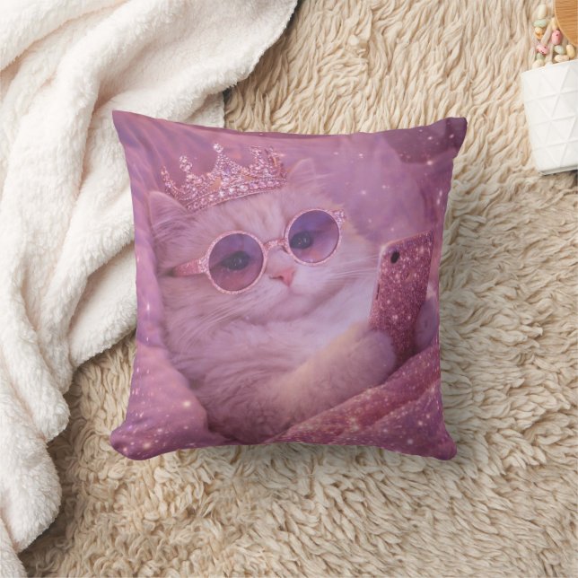 Cojín Decorativo Spoiled Princess Cat Texting in Bed                (Manta)