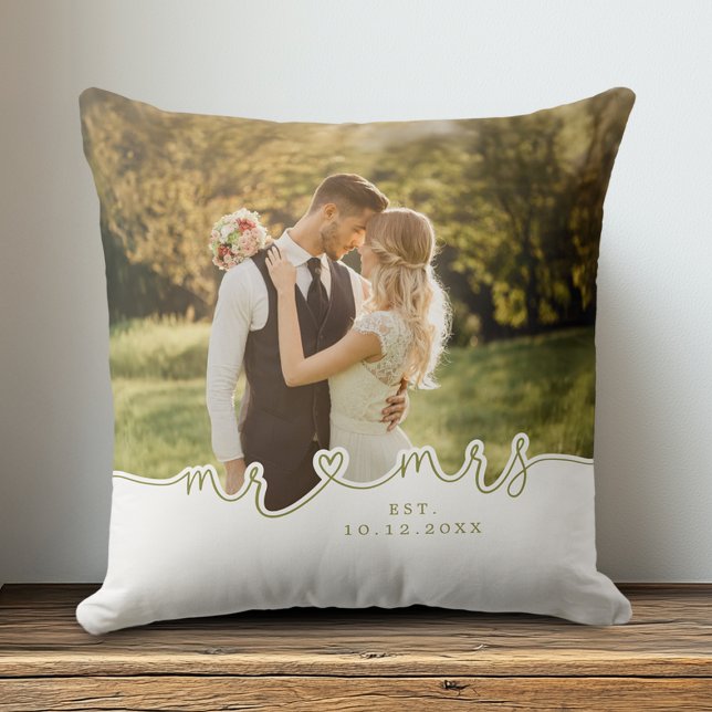 Cojín Decorativo Sr. Script Heart Photo Boda Pillow (Shown on a 20" x 20" pillow)