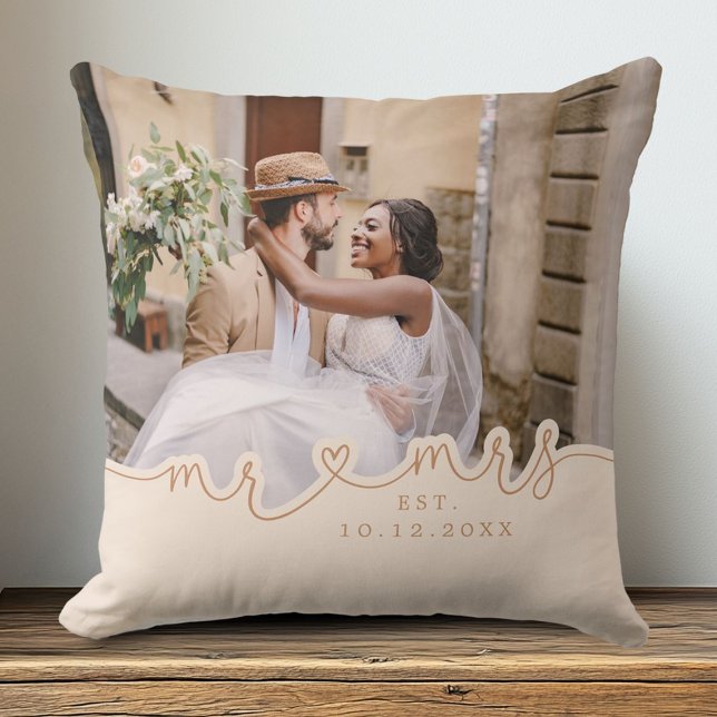 Cojín Decorativo Sr. Script Heart Photo Boda Pillow (Shown on a 20" x 20" pillow)