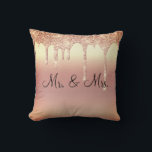 Cojín Decorativo Sr. y la Sra. Purpurina Boda Keepsake Elegant<br><div class="desc">Hermoso purpurina satinado "Sr. Y la almohada de la Sra. "te amo". Cómo sería el bonito en una cama o en un salón de remate en un dormitorio. Un lado es para el nuevo Sr. y la Sra. El otro lado tiene la tipografía "I Love You".</div>