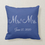Cojín Decorativo Sr. y Sra. Blue Nautical Boda Pillows<br><div class="desc">almohadas de boda náutico azul con texto de personalizable</div>