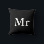 Cojín Decorativo Sr. y Sra. | elegante pareja moderna<br><div class="desc">"Mr. and Mrs." Un regalo de pareja a juego con un elegante diseño moderno en blanco y negro. Perfecto para ・ Amantes/Parejas ・ Recién casados ・ Aniversario del Boda ・ El día de San Valentín ・ 020ฺ Tabla de novia y novio Haga clic en el botón de personalizar para personalizar...</div>