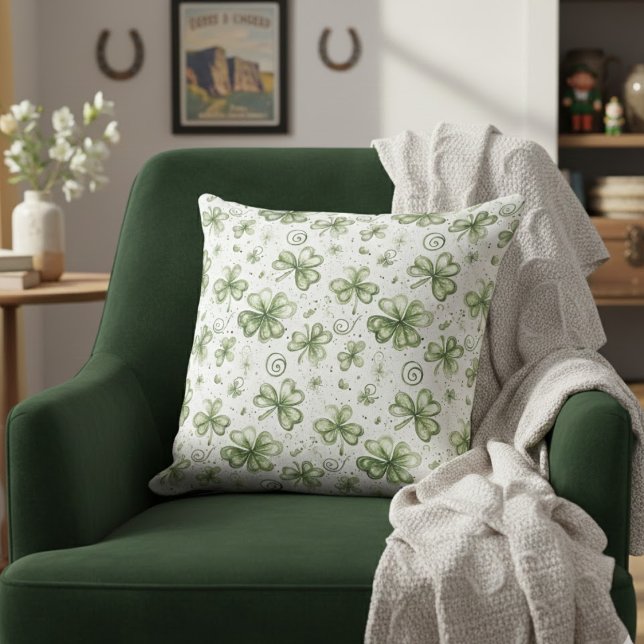 Cojín Decorativo St. Patrick’s Day Shamrock Pattern Throw Pillow (Subido por el creador)