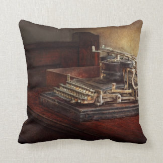 Cojín Decorativo Steampunk - una máquina de escribir vieja