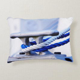 Cojín Decorativo Steiger met bootkikker voor aanleggen in de haven.