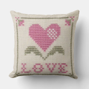 Cojín Decorativo Stitched with Heart: Diseño de amor cruzado