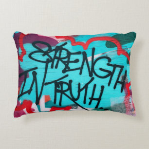 Cojín Decorativo Strength In Truth graffiti