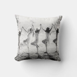 Cojín Decorativo SUEÑOS AGRADABLESmujer, pagana, espiritual, bailan