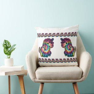 Cojín Decorativo Sueños de Tie Dye: El Unicornio Vibrante