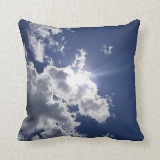 Cojín Decorativo Sun en cielo nublado