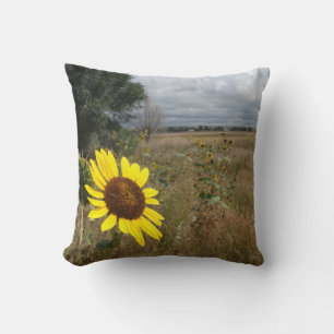 Cojín Decorativo Sunflower, Stormy Sky, Paisaje de Nebraska Occiden