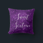 Cojín Decorativo Sweet 16 Birthday Purple Sparkle 16th<br><div class="desc">Dulce fiesta de 16 cumpleaños,  Violet Sparkle y Shimmer Pillow,  perfecta para un regalo de fiesta de cumpleaños Girly Purple. Este Pillow es perfecto para un dulce regalo de cumpleaños dieciséis.</div>