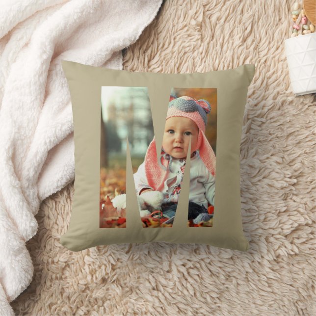 Cojín Decorativo Tan Baby Intial Photo Throw Pillow (Manta)