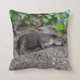 Cojín Decorativo tapir que duerme en la arena